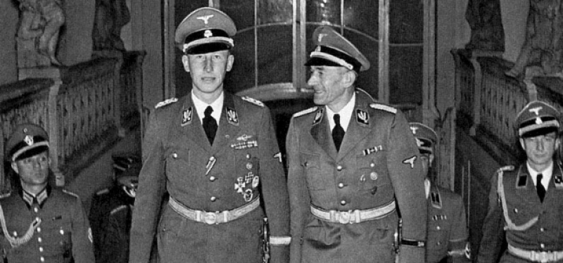 přihrávky dozadu. Nevim Gregič