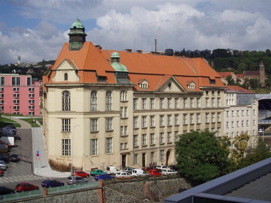 Gymnázium Na Zatlance